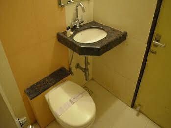 Oyo Rooms Railway Station Ankleshwar Buitenkant foto