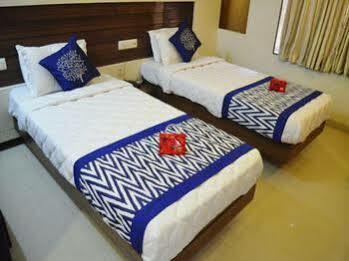 Oyo Rooms Railway Station Ankleshwar Buitenkant foto