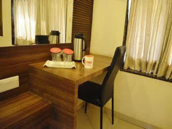 Oyo Rooms Railway Station Ankleshwar Buitenkant foto